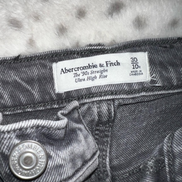 Abercrombie Ulta High Rise 90s Straight Jean - Picture 4 of 6